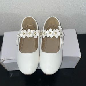 Girls dressing shoes